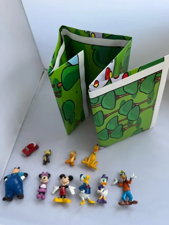 Mickey Mouse Clubhouse Busy Book w/ Playmat & 10 Figurines - Disney Toddler Kids - Picture 4 of 5